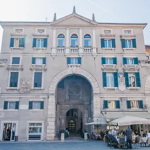 Domus Nova Palace - Italian Homing Pensión